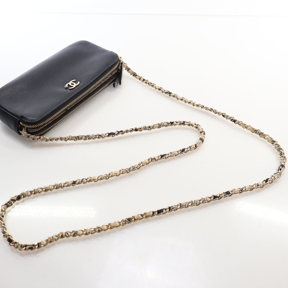 Pre-Owned Chanel Wallet On Chain Calfskin Double Zip WOC, three-quarter view