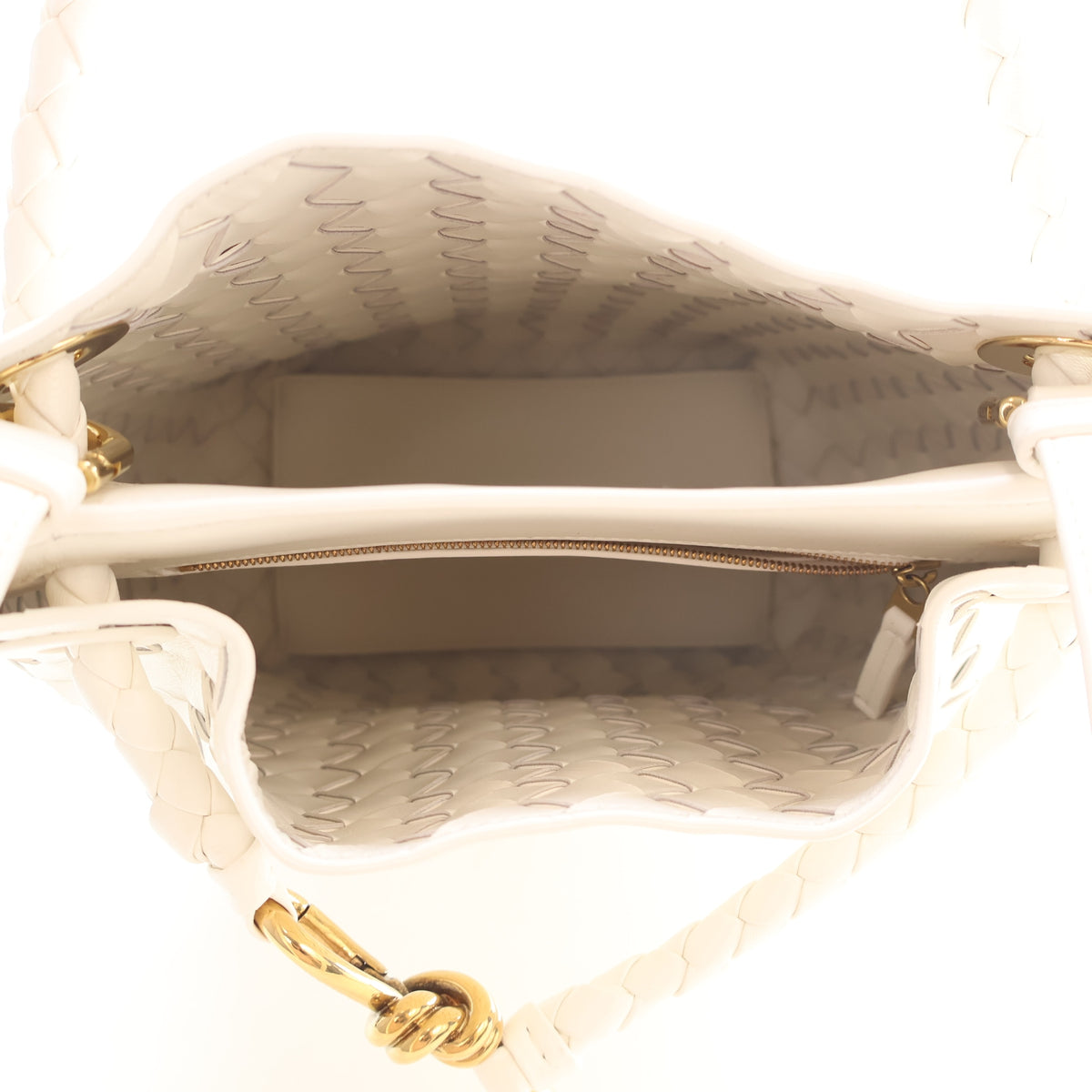 Pre-Owned Bottega Veneta Andiamo Small Intrecciato Lambskin Bucket, open interior