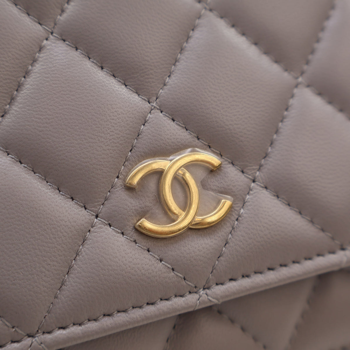 Pre-Owned Chanel Wallet Mini Lambskin Gem On Cain, gold embossed logo detail