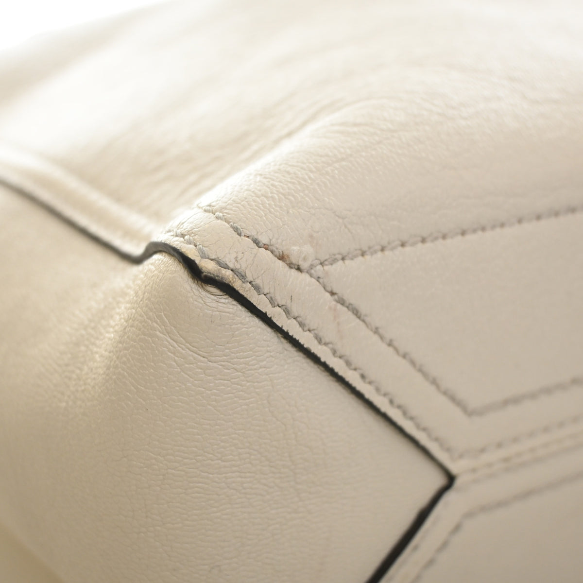 Pre-Owned Gucci Tote Small Calfskin Dahlia, corner and edge detail, photo 18 of 22
