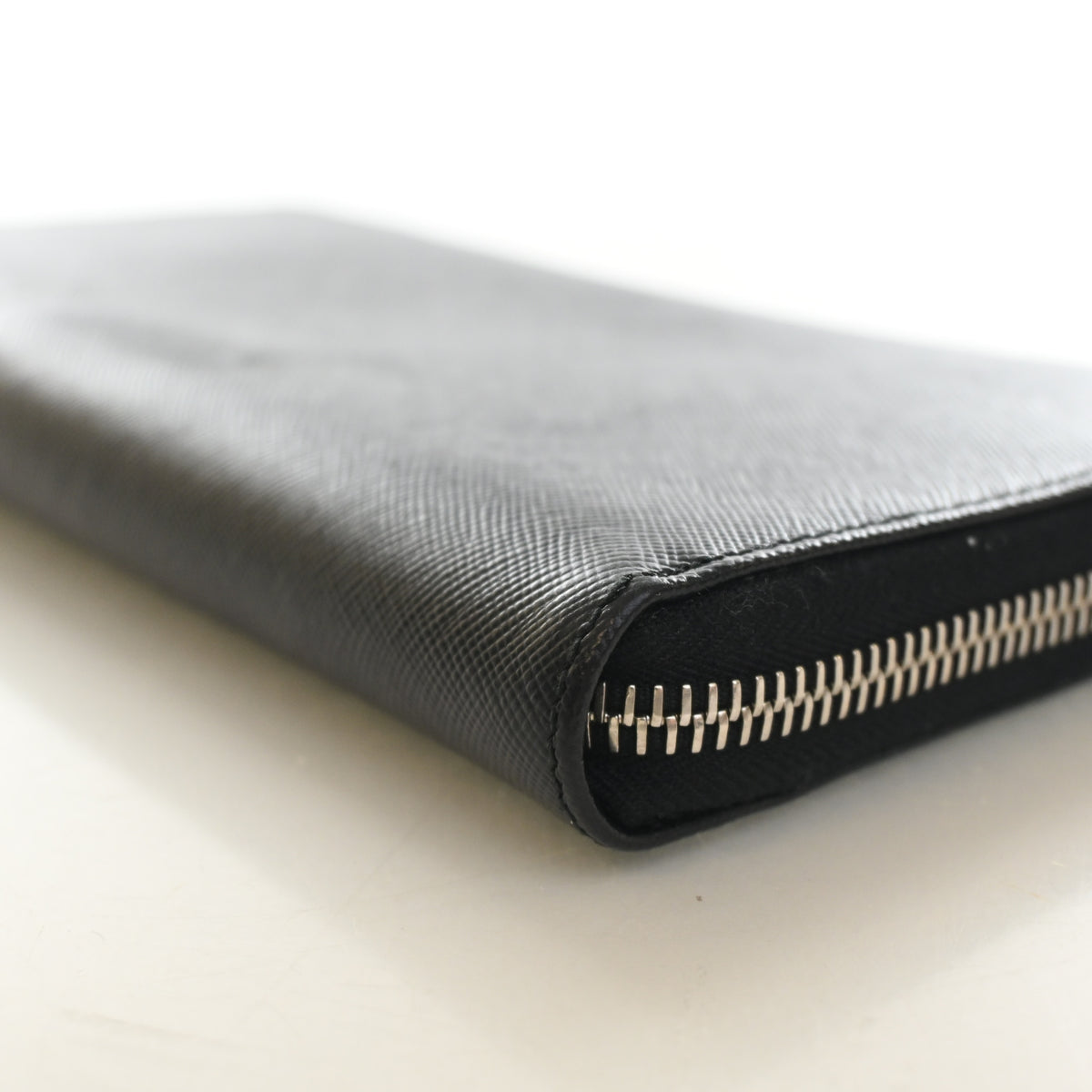 Pre-Owned Prada Saffiano Zippy Organizer, side view