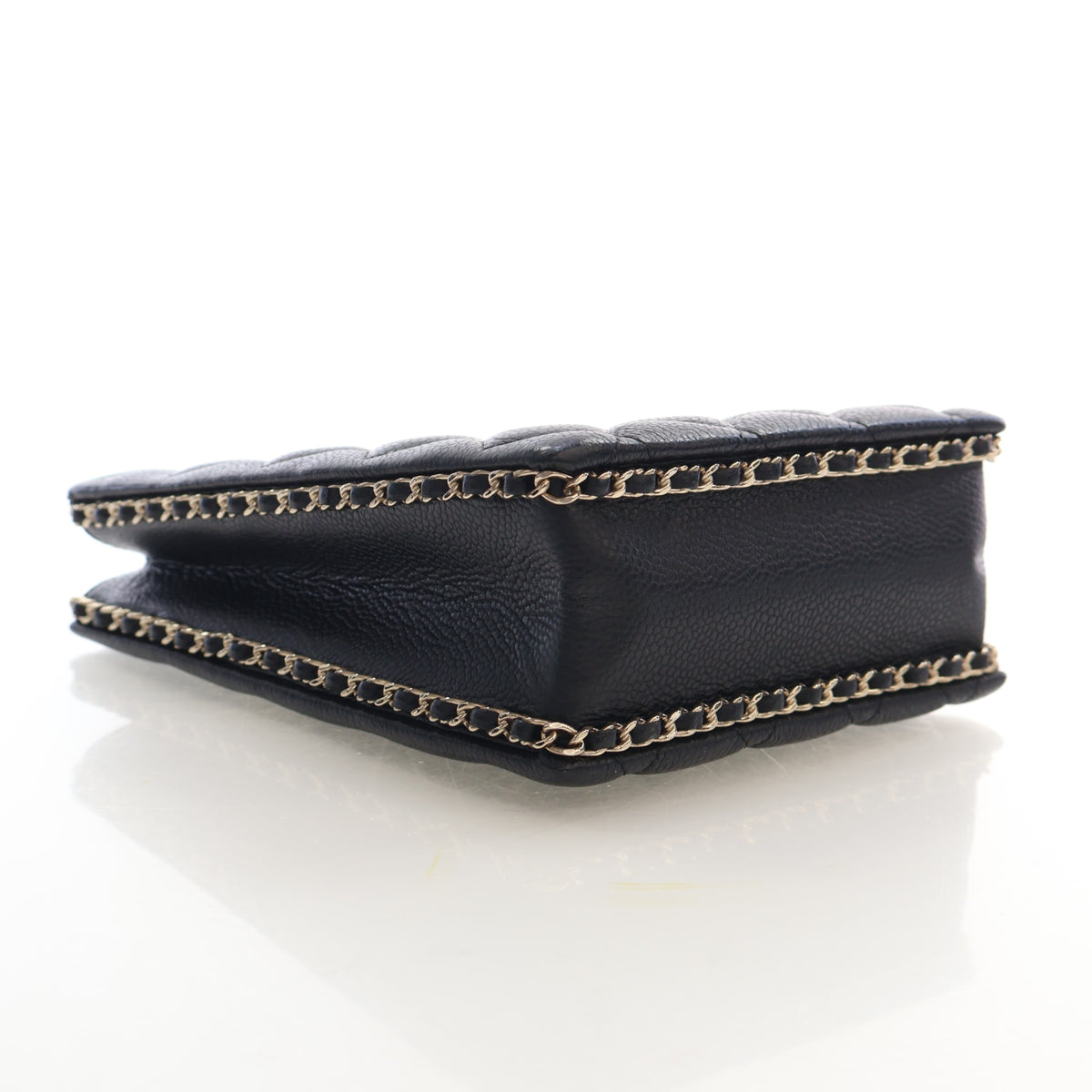 Pre-Owned Chanel Clutch Small Caviar Leather Evening Box On Chain, base and feet view