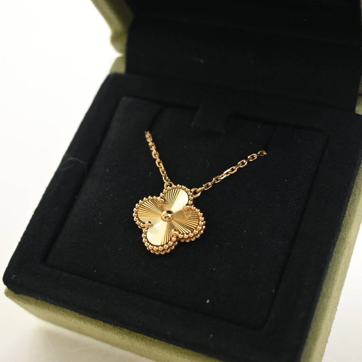 Van Cleef & Arpels Guilloche Vintage Alhambra Pendant, photo 5 of 7