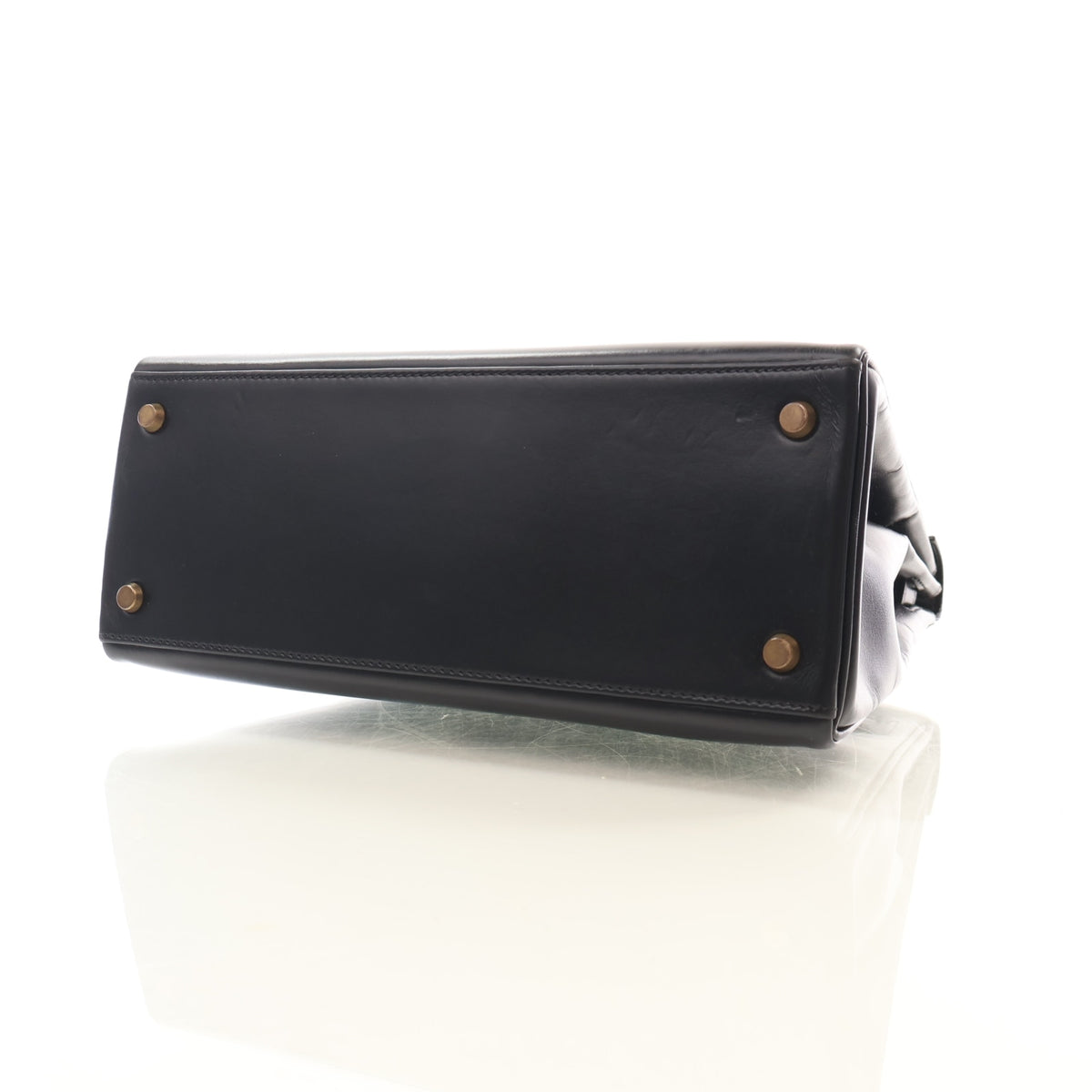 Vintage Hermès Kelly 28 Noir Box Calf, base and feet view, photo 7 of 18