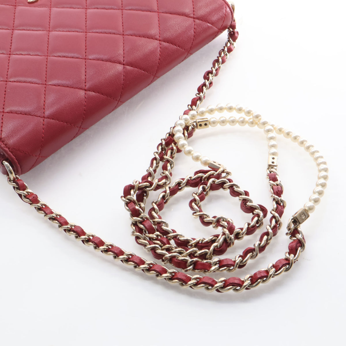 Pre-Owned Chanel Wallet On Chain Lambskin Pearl, strap and chain detail
