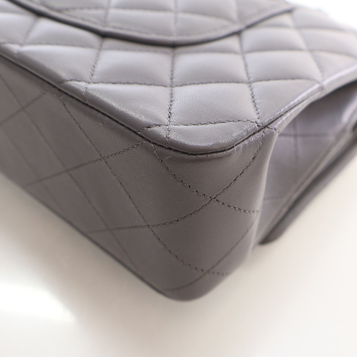 Pre-Owned Chanel Classic Double Flap Medium Lambskin Bag, corner detail, photo 13 of 17