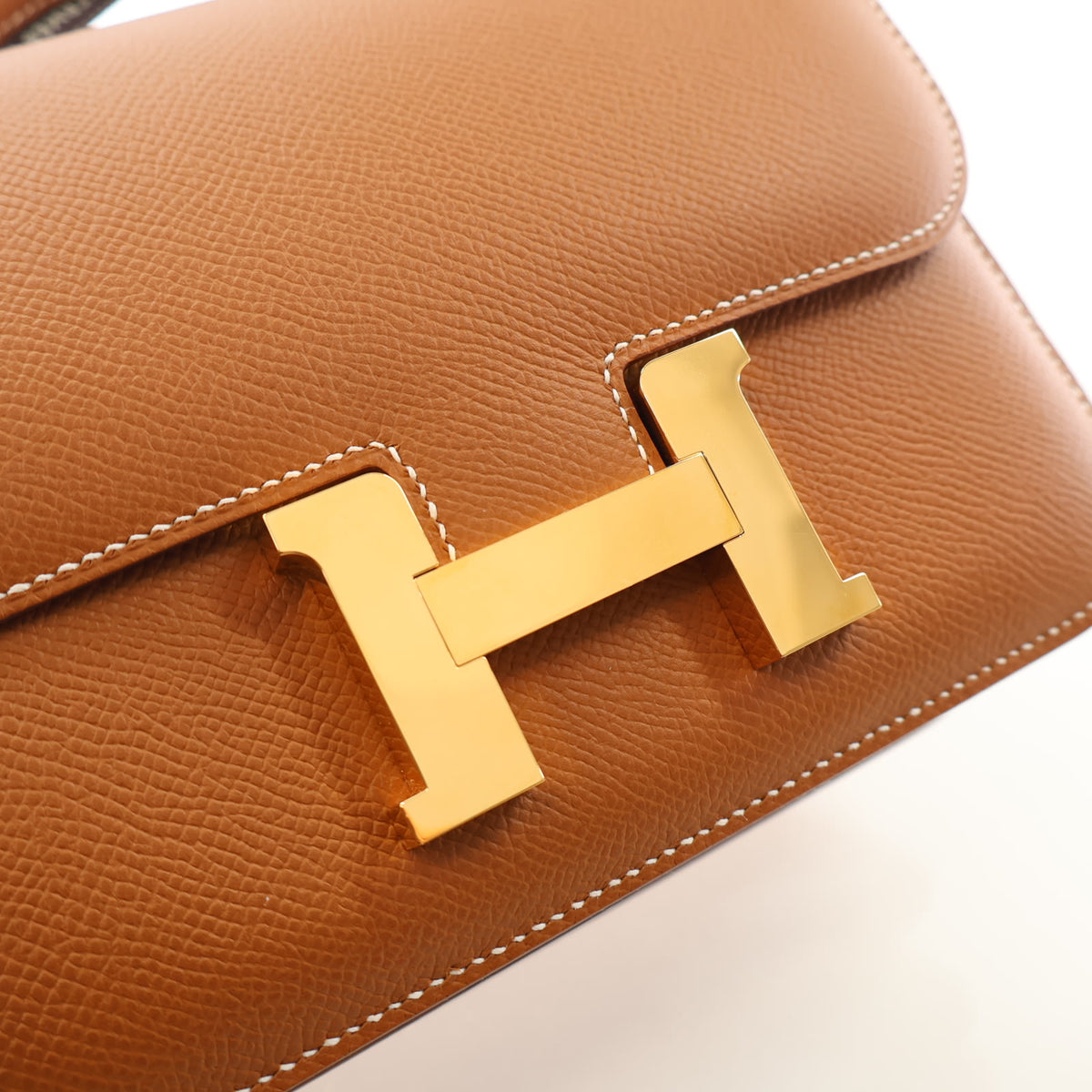 Pre-Owned Hermès Constance 18 Gold Epsom Leather, gold embossed logo detail