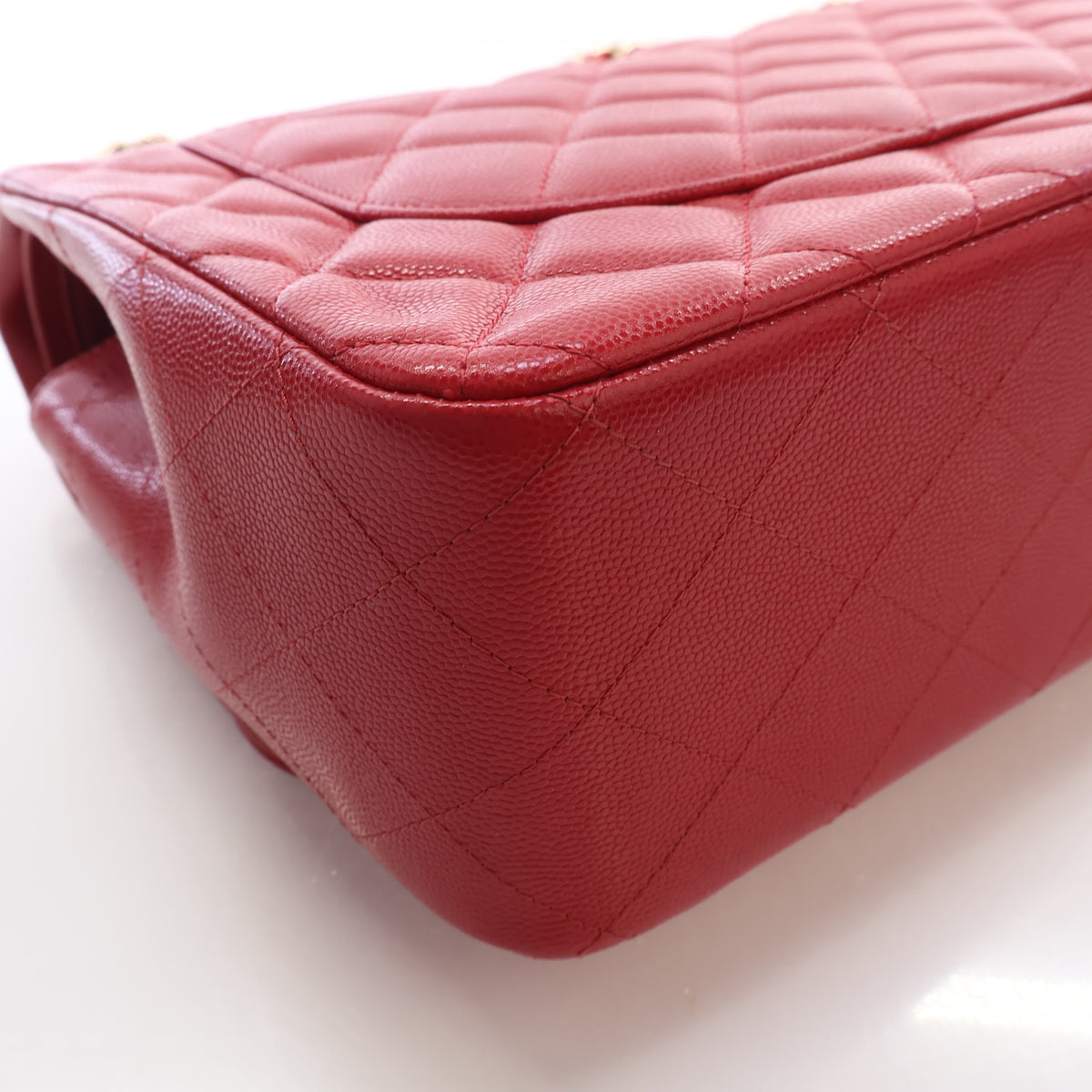 Pre-Owned Chanel Classic Double Flap Jumbo Caviar Leather Bag, corner and edge detail, photo 12 of 18