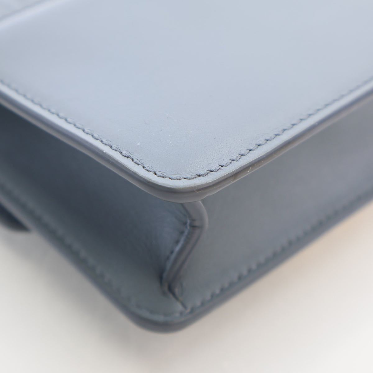 Pre-Owned Christian Dior Micro Calfskin 30 Montaigne, corner detail, photo 13 of 17