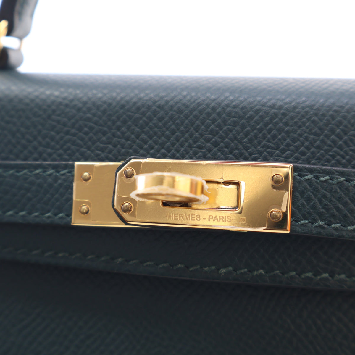 Pre-Owned Hermès Kelly Mini Vert Cyprès Epsom Leather 20, gold hardware close-up
