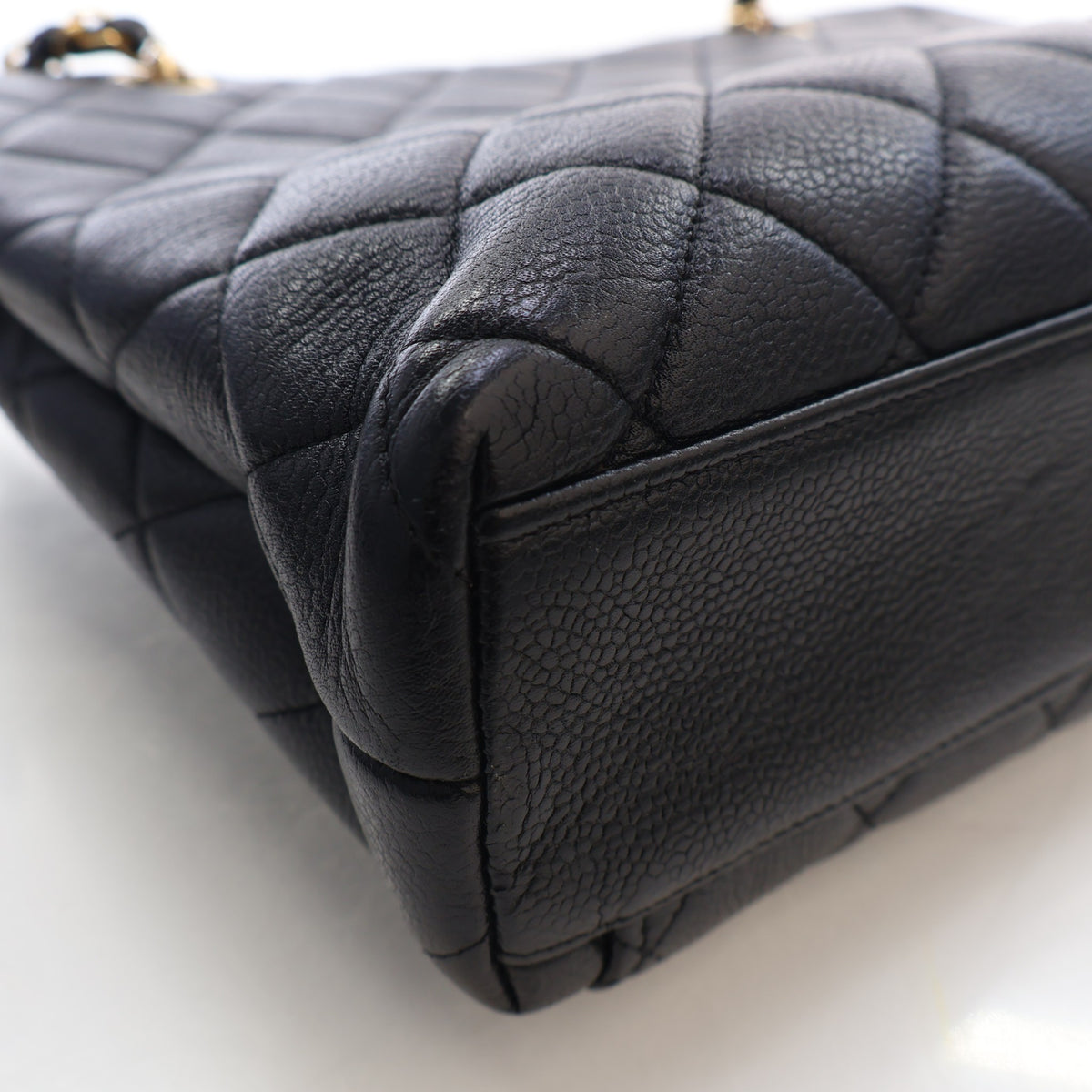 Vintage Chanel Tote Bag Large Caviar Leather Matelasse Chain, corner and edge detail, photo 14 of 19