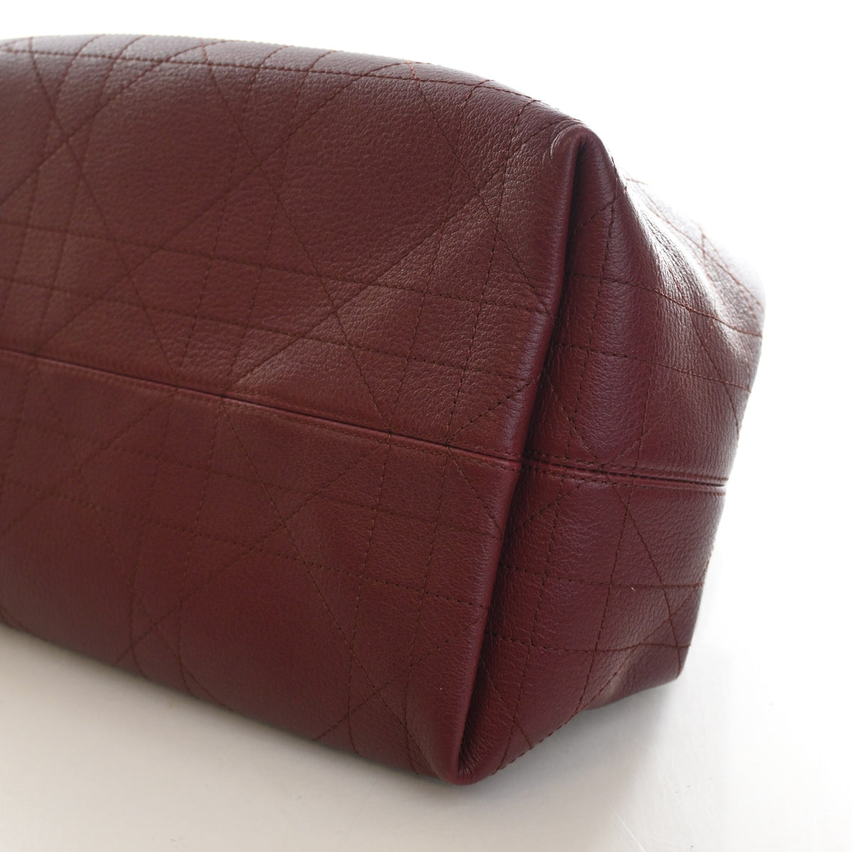 Pre-Owned Christian Dior Medium Calfskin Toujours, corner detail