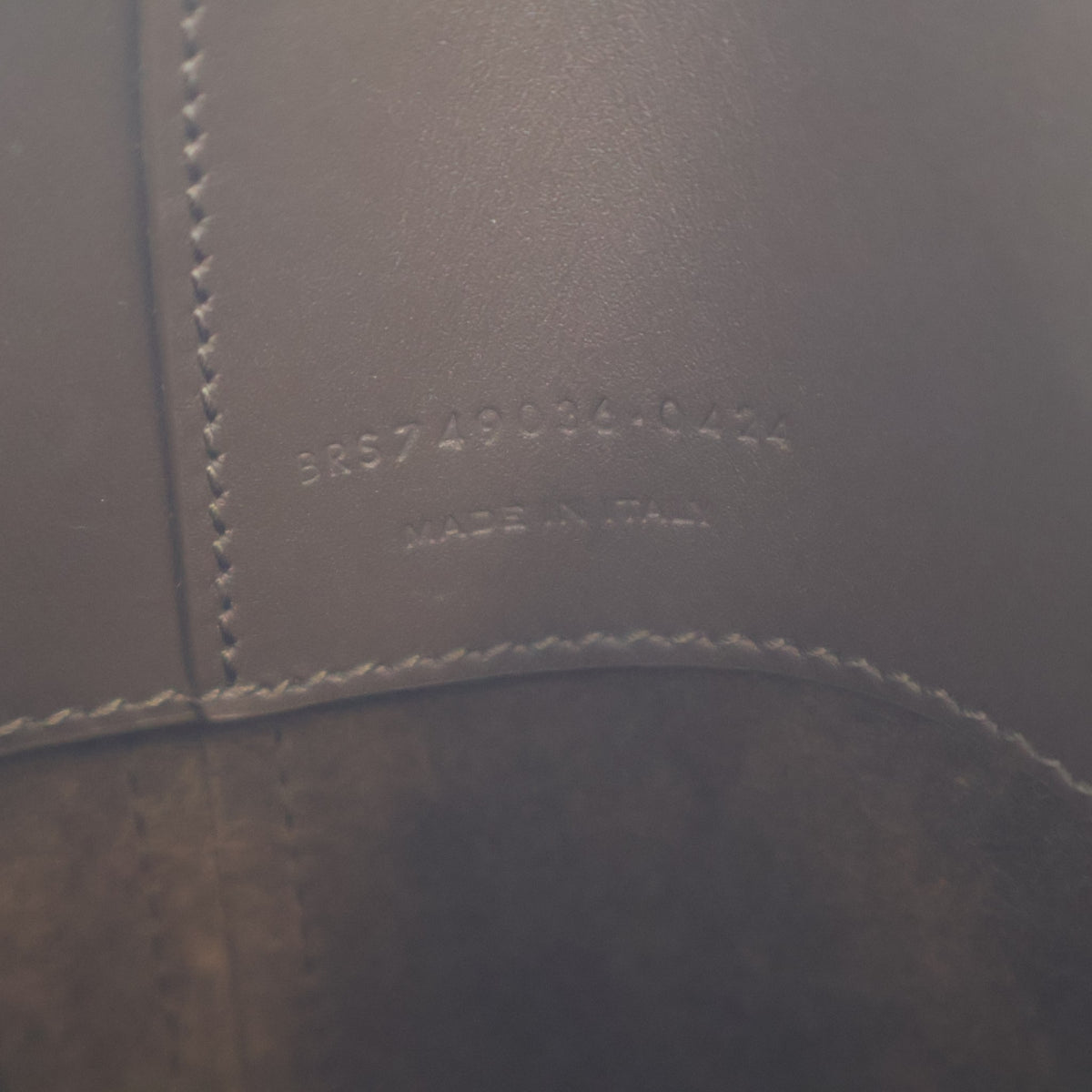 Pre-Owned Saint Laurent Bucket Bag Small Calfskin Le 37, logo detail