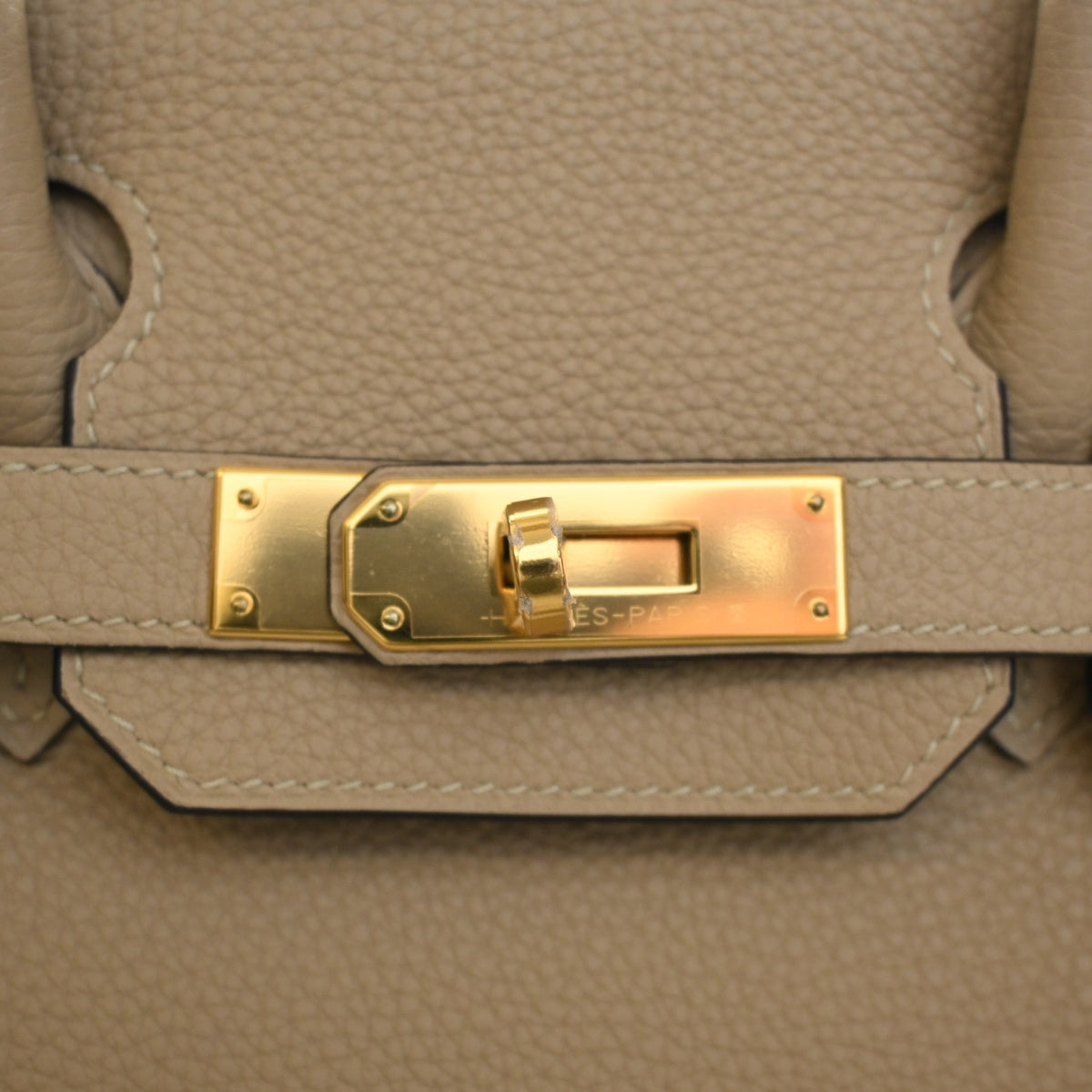 Pre-Owned Hermès Birkin 30 Trench Togo Leather, gold hardware close-up