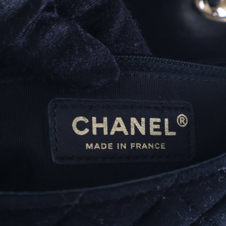 Pre-Owned Chanel Flap Bag Medium Metallic Lambskin Velvet Quilted, logo detail