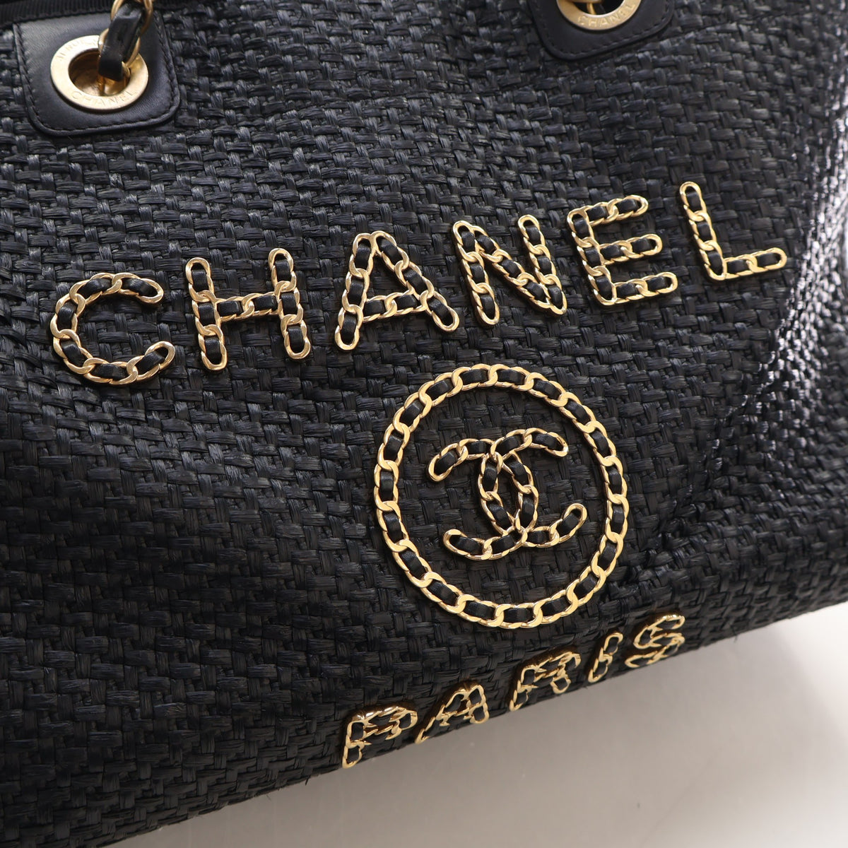 Pre-Owned Chanel Tote Small Raffia Deauville, gold embossed logo detail