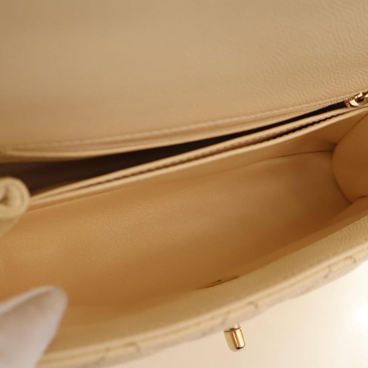 Pre-Owned Chanel Coco Handle Small Caviar Leather Bag, open interior with lining, photo 16 of 18