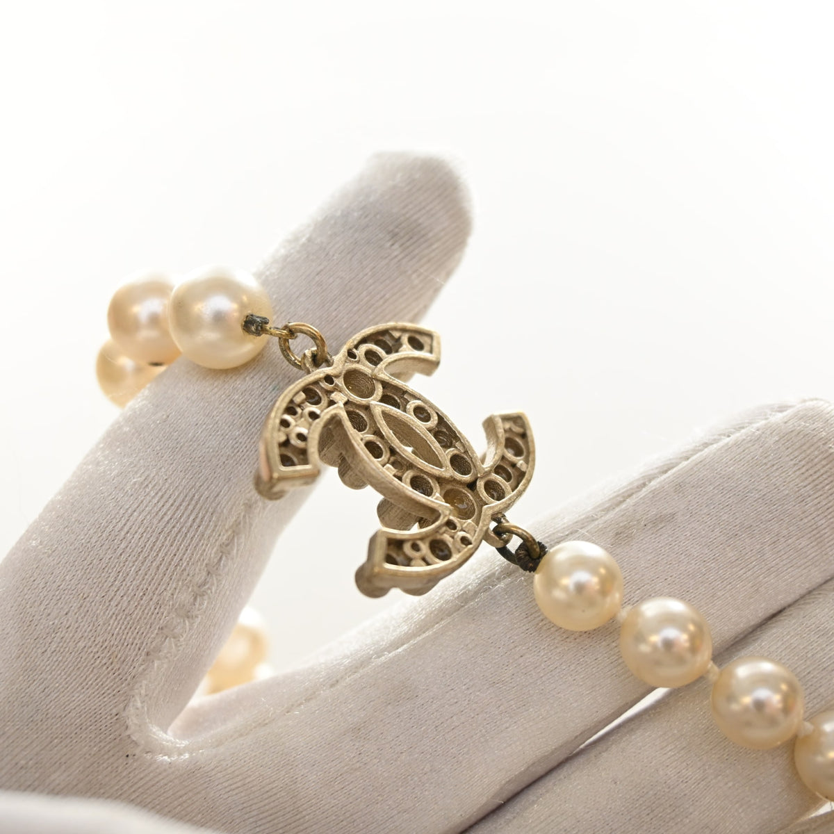Chanel CC Long Pearl Necklace, photo 5 of 10