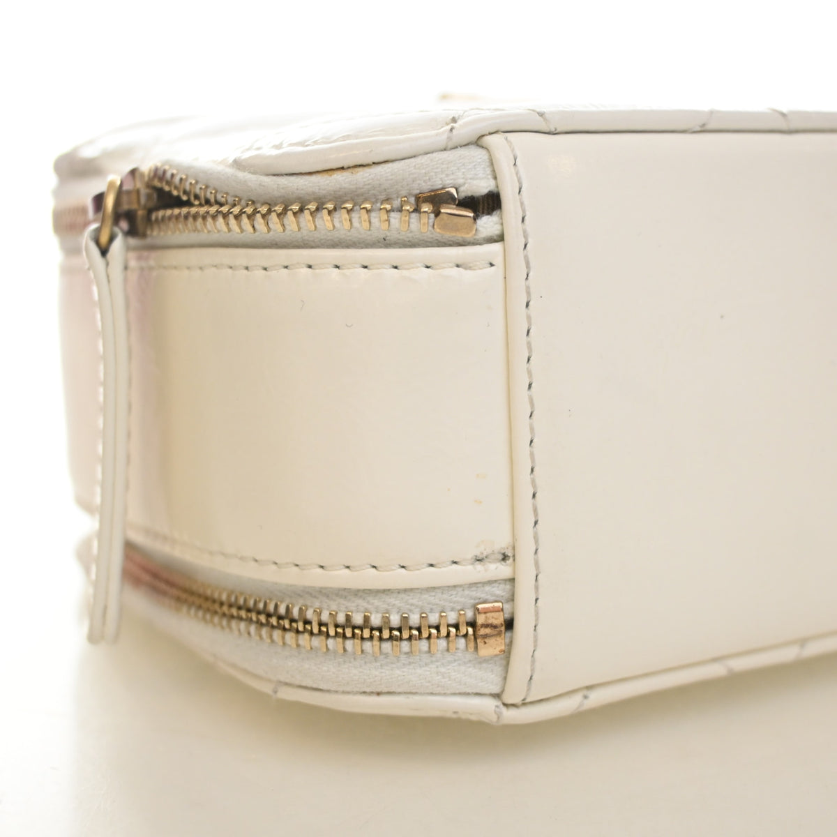 Pre-Owned Chanel Top Handle Mini Calfskin Vanity With Chain, side profile