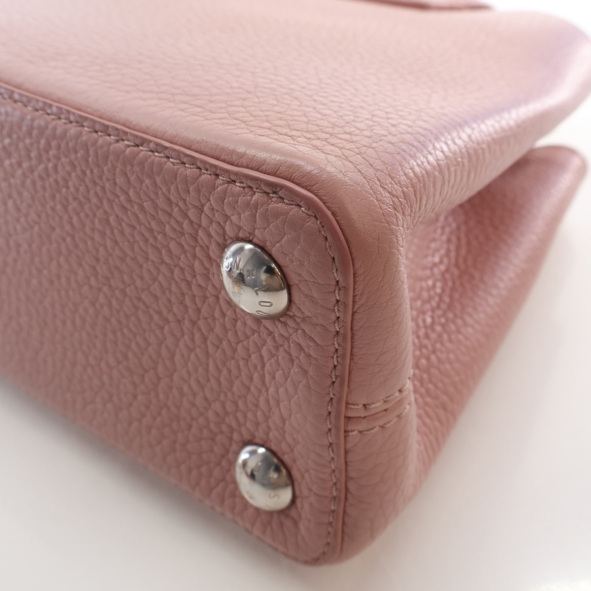 Pre-Owned Louis Vuitton Mechanical Flowers Taurillon Capucines BB, corner and edge detail, photo 16 of 19