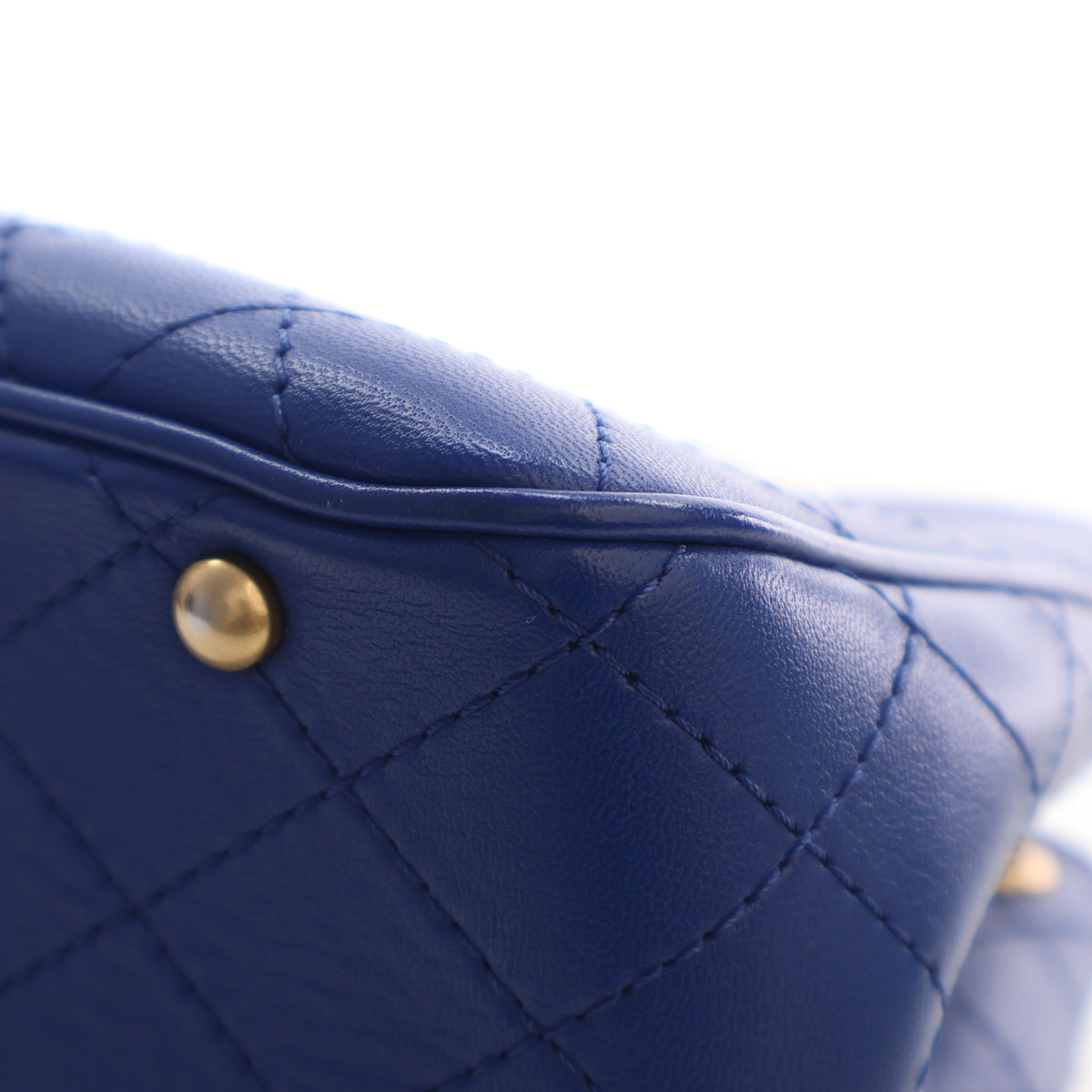 Pre-Owned Chanel Bucket Bag Mini Calfskin Egyptian Amulet Drawstring, corner detail