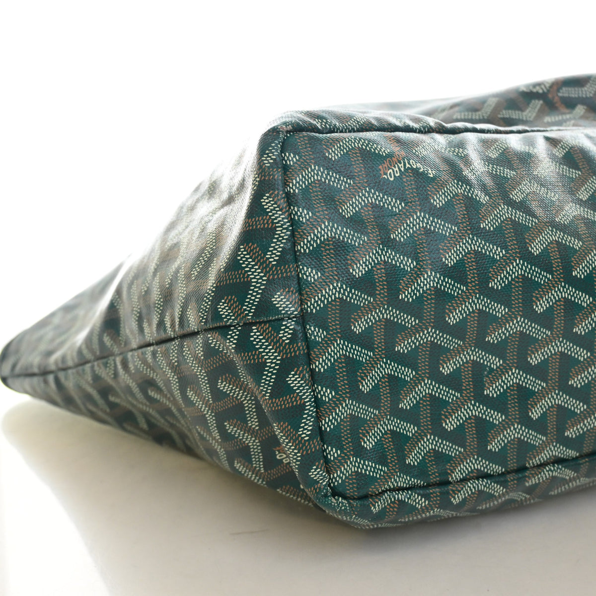Pre-Owned Goyard PM Goyardine St. Louis, corner and edge detail