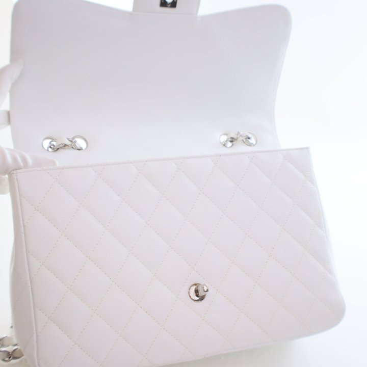 Chanel Jumbo Caviar Classic Single Flap Bag, photo 12 of 17