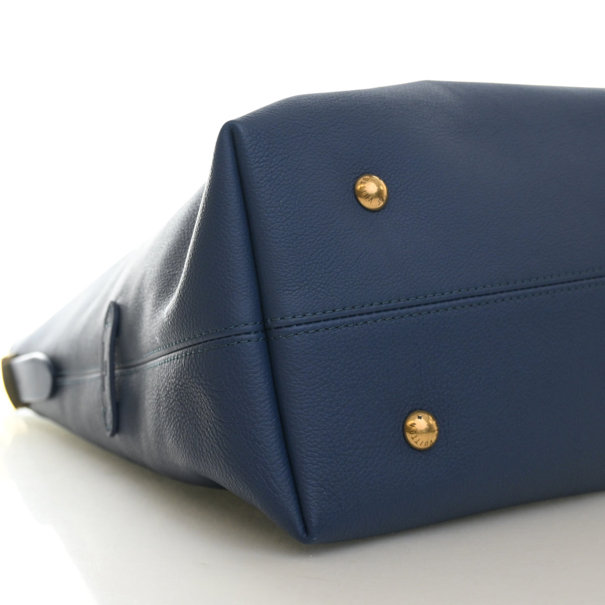 Pre-Owned Louis Vuitton Hobo MM Calfskin Lowkey, base and feet view, photo 7 of 14