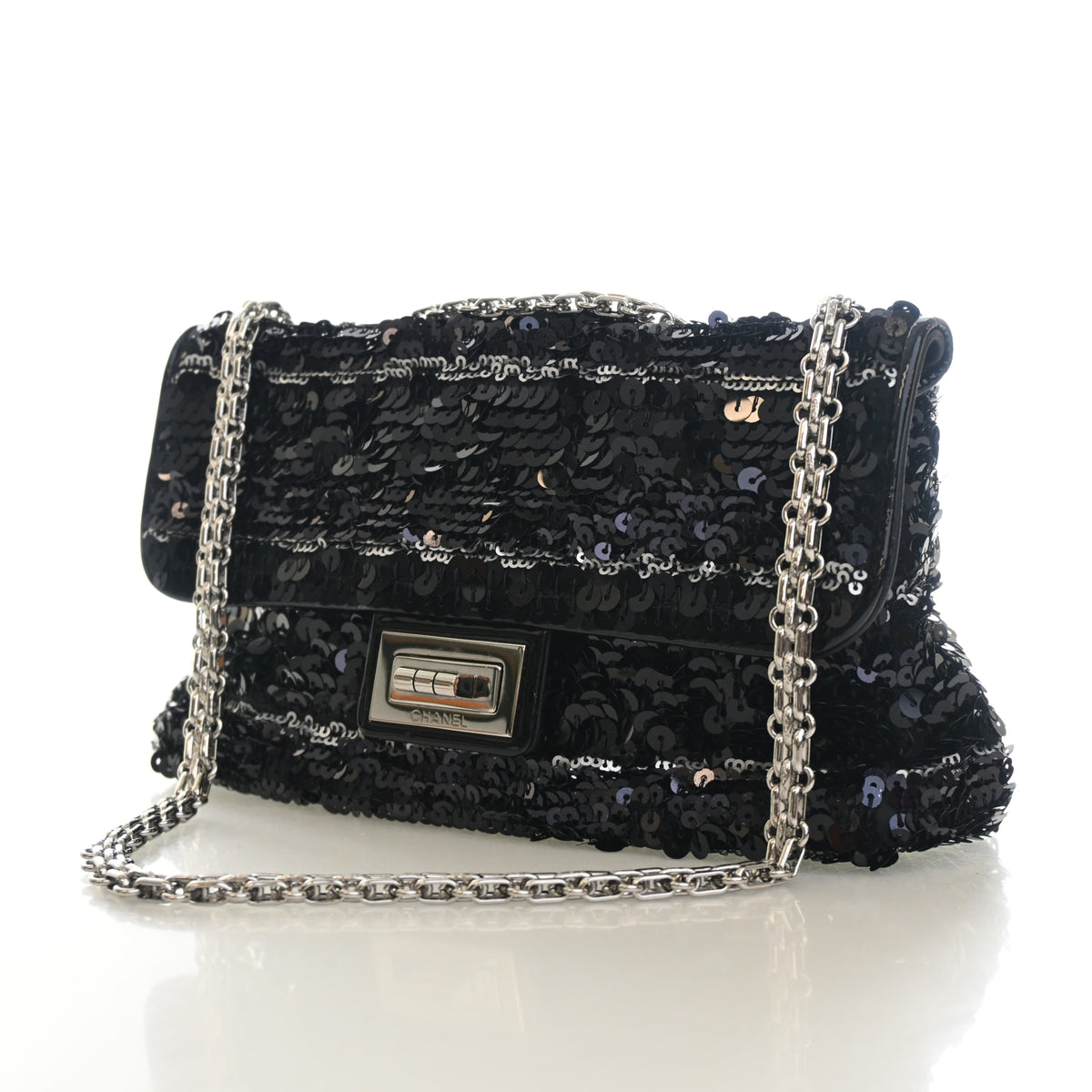 Pre-Owned Chanel Flap Bag 224 Sequin Reissue 2.55, three-quarter view