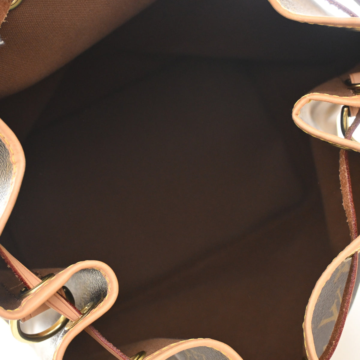 Pre-Owned Louis Vuitton Monogram Noe, open interior with lining