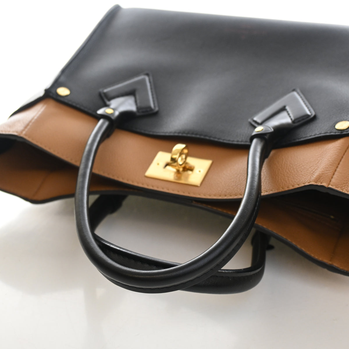 Pre-Owned Louis Vuitton MM Monogram On My Side, open front view