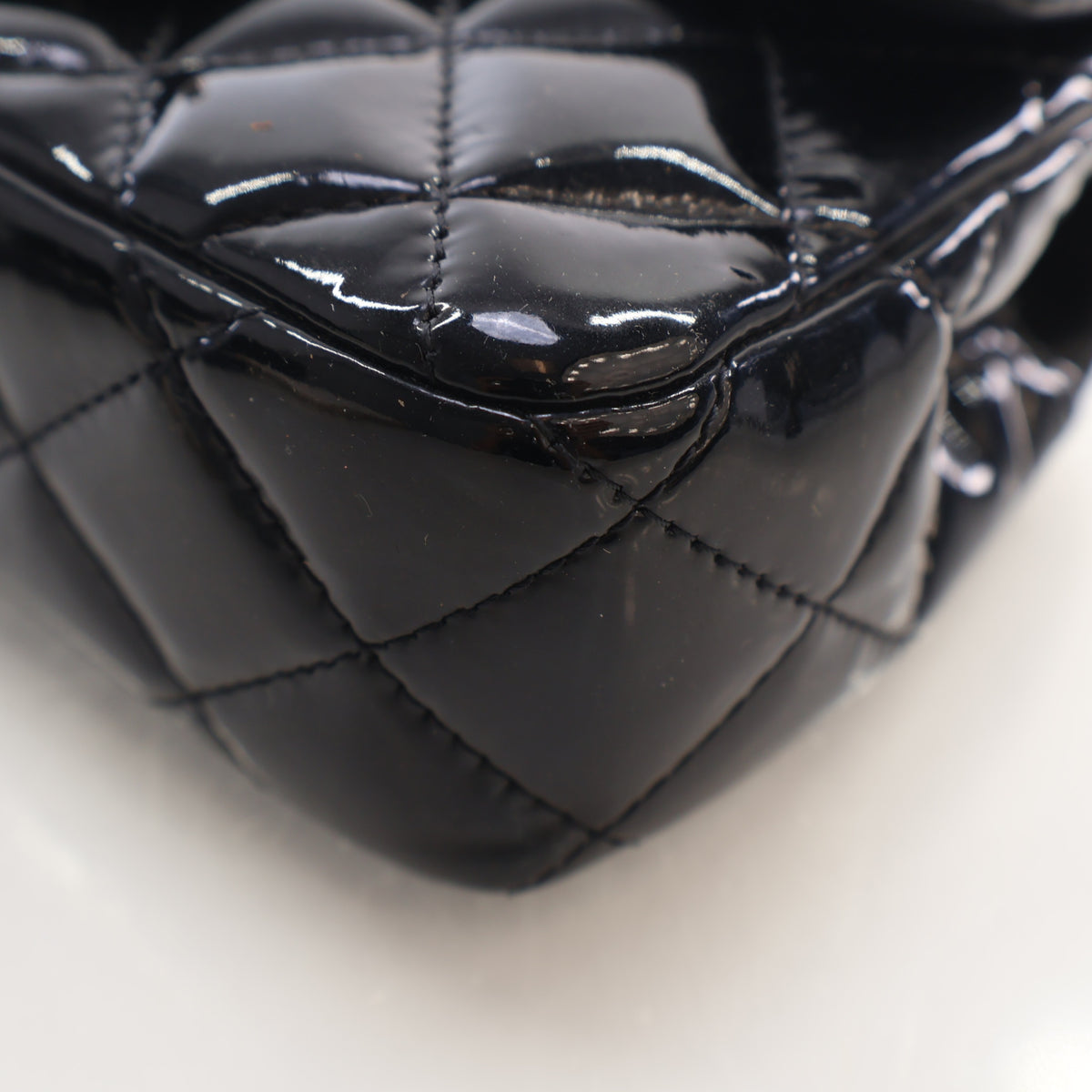 Pre-Owned Chanel Classic Flap Mini Extra Patent Leather Rectangular Bag, corner detail, photo 8 of 17