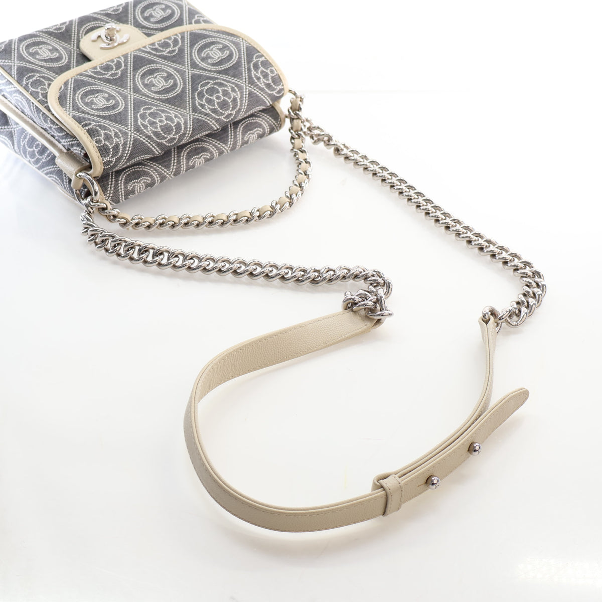 Pre-Owned Chanel Flap Bag Camellia Printed Canvas Double Side, strap and chain detail