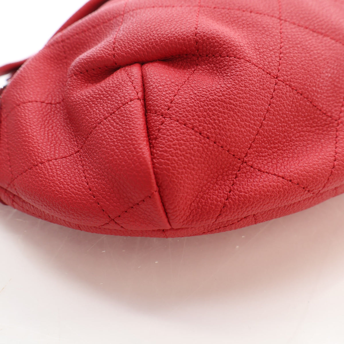 Pre-Owned Chanel Caviar Leather Zip And Carry Waist Bag, corner and edge detail
