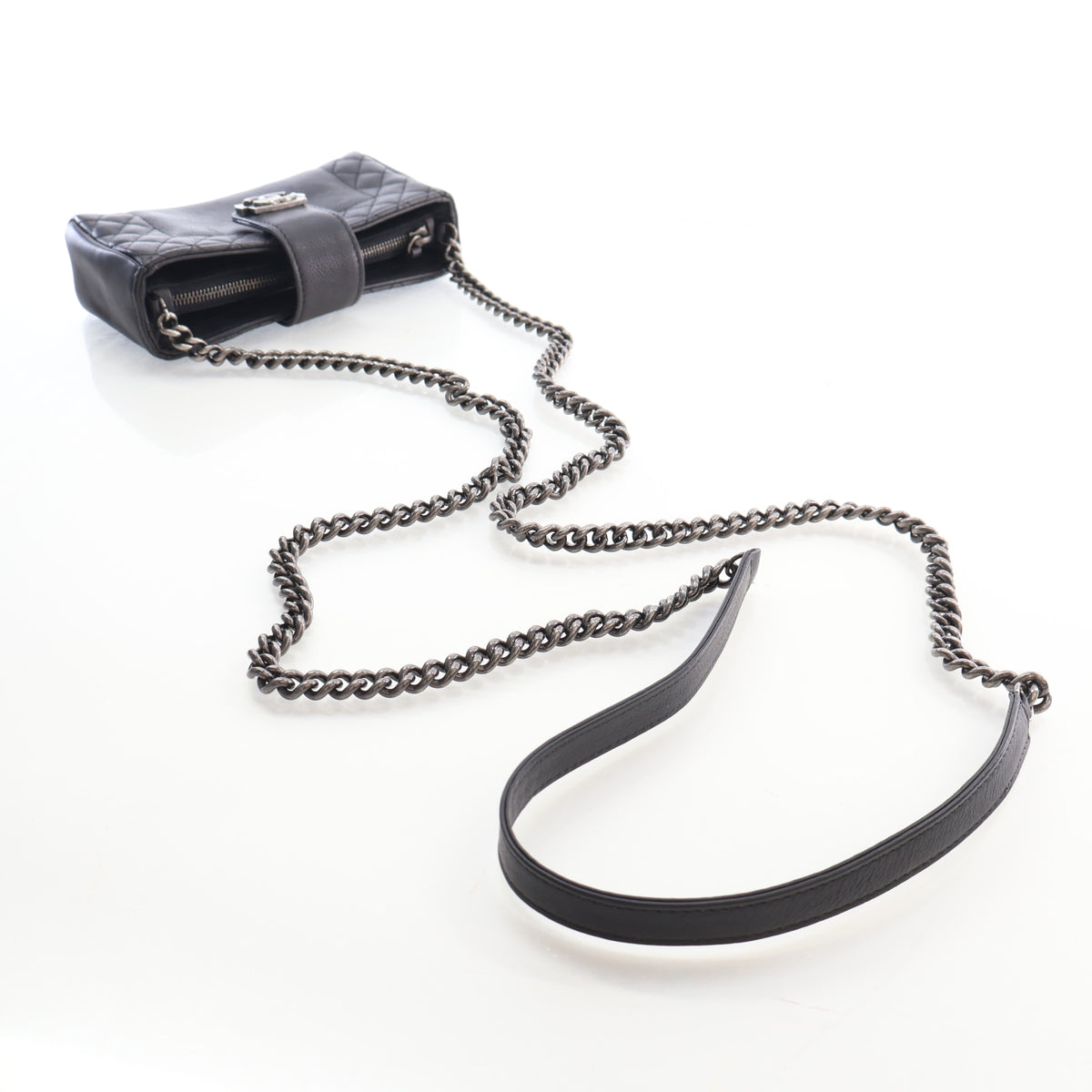 Pre-Owned Chanel Pochette Mini Calfskin Boy Reverso, strap and chain detail