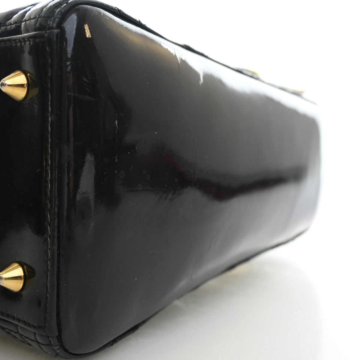 Pre-Owned Christian Dior Lady Dior Medium Patent Leather, base and feet view, photo 16 of 17