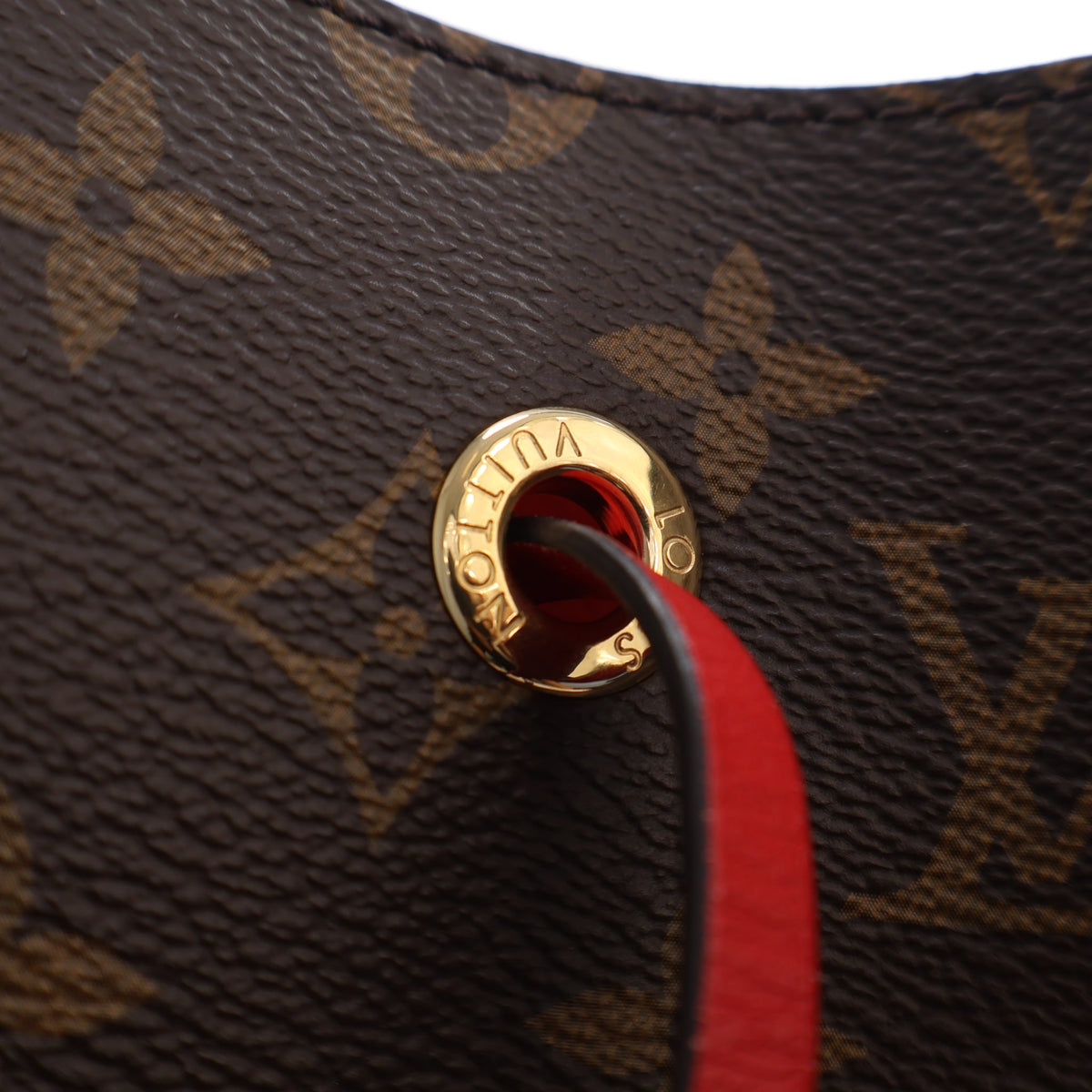Pre-Owned Louis Vuitton MM Canvas Monogram Neonoe, gold hardware close-up