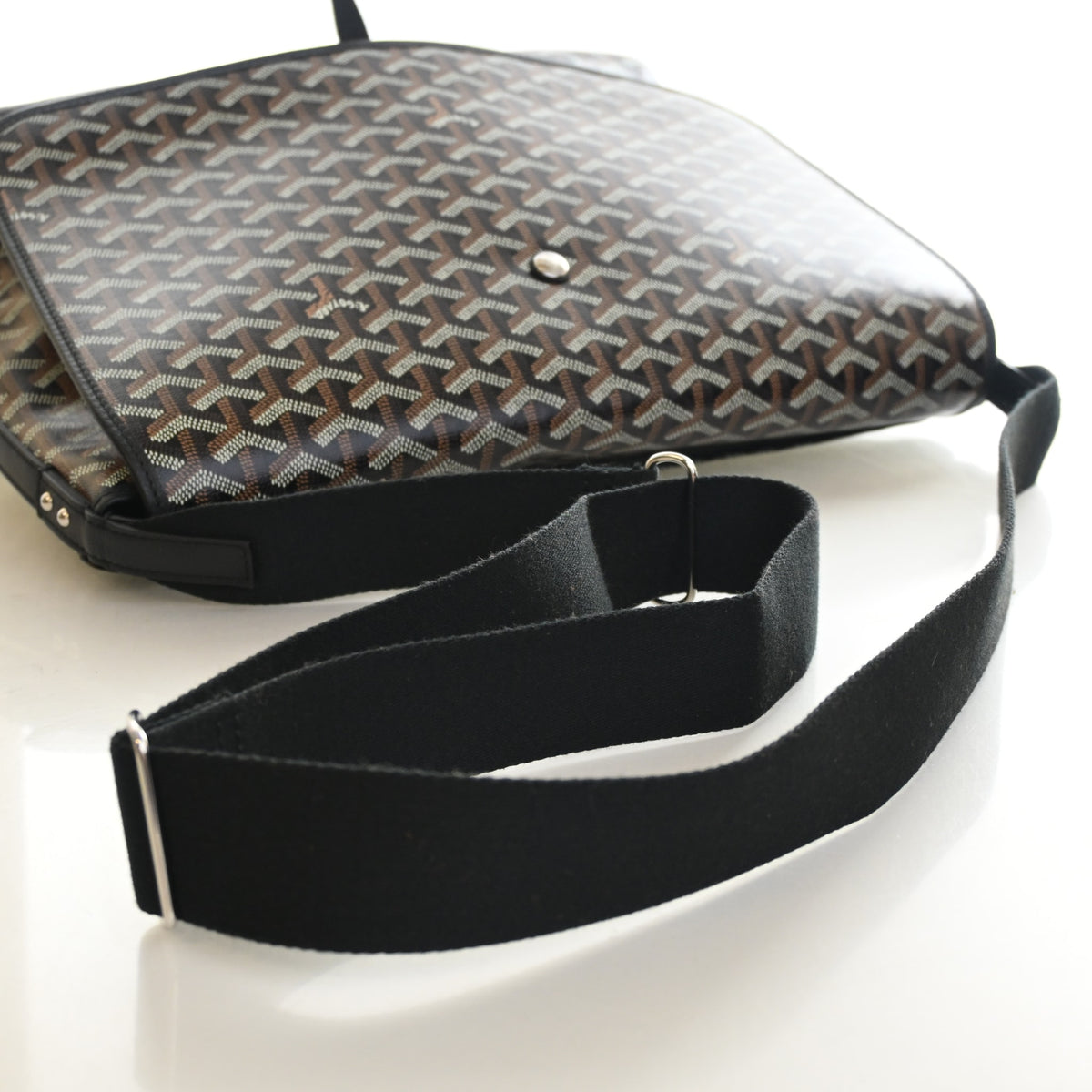 Pre-Owned Goyard MM Goyardine Captien, side profile, photo 9 of 13