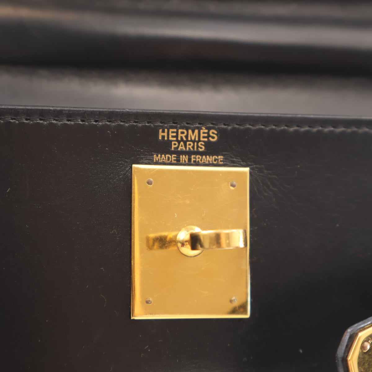 Vintage Hermès Kelly 28 Noir Box Calf, gold embossed logo detail
