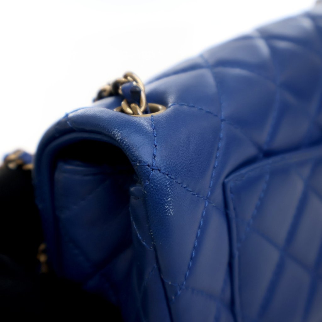 Pre-Owned Chanel Flap Bag Mini Lambskin Pearl Crush Rectangular, side profile, photo 17 of 18