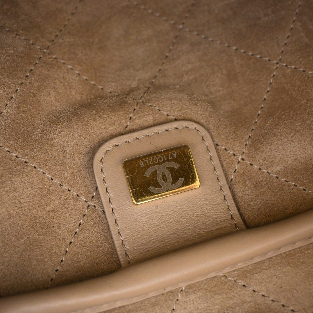 Pre-Owned Chanel Large Calfskin Perfect Bowling Bag, logo detail