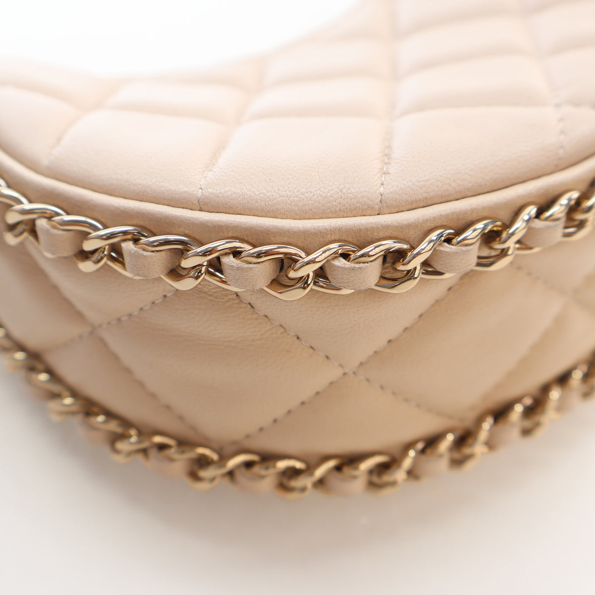 Pre-Owned Chanel Hobo Mini Lambskin Chain Around, strap and chain detail, photo 13 of 17