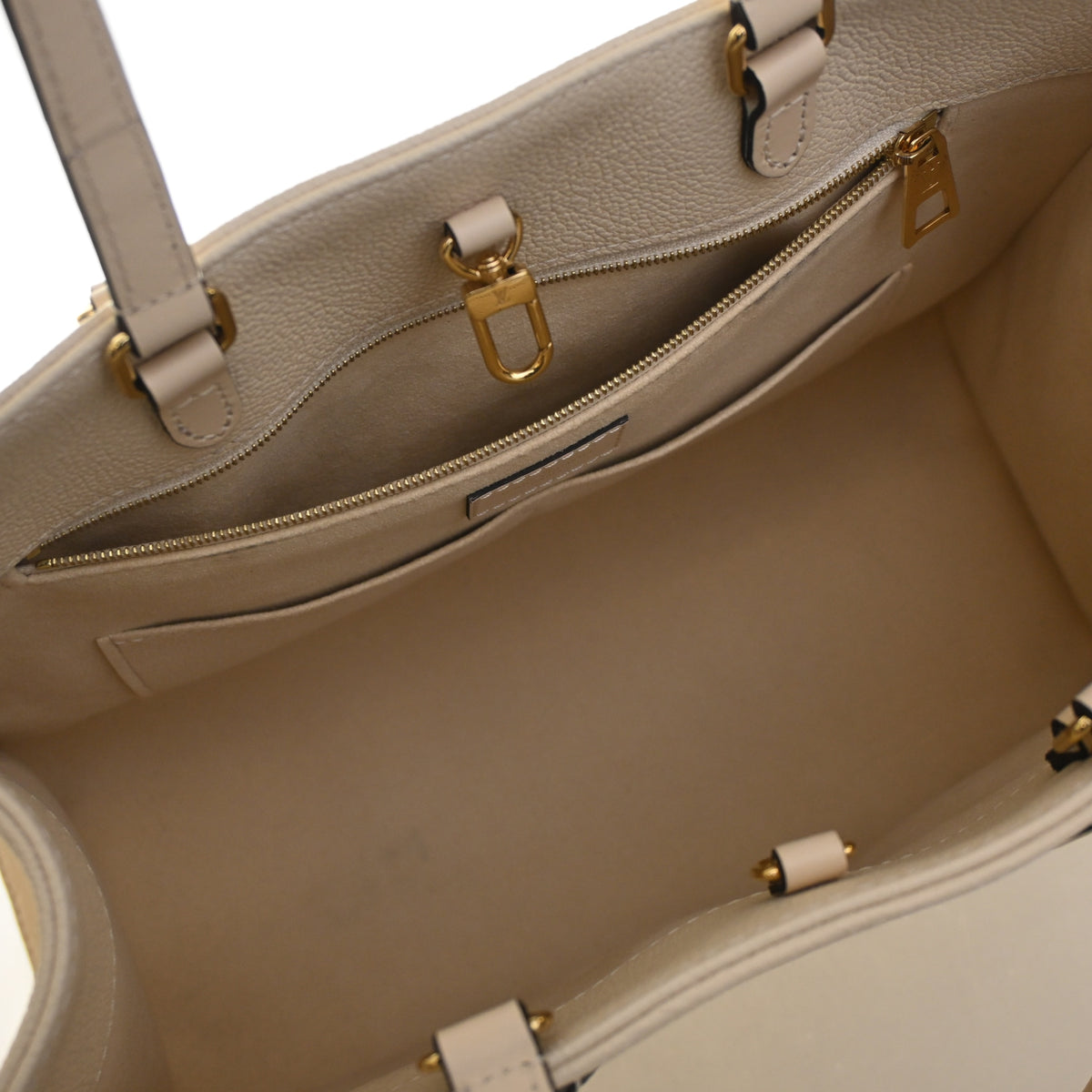 Pre-Owned Louis Vuitton Onthego MM Monogram Empreinte Giant, open interior