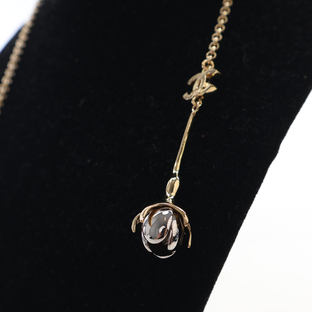 Pre-Owned Chanel Necklace Resin CC Long, gold hardware