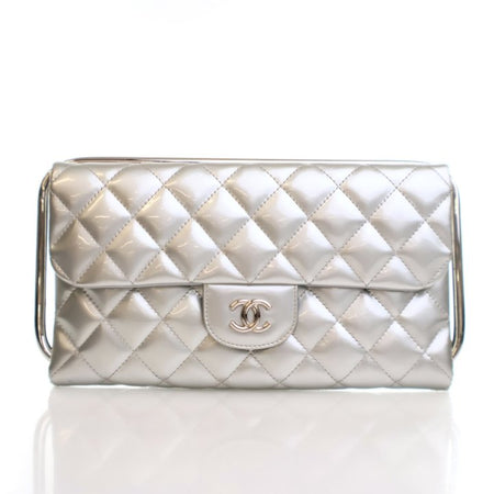 CHANEL シルバーバレッタ 約9cm Chanel Metallic Patent Metal Handle Clutch – Luxe Du Jour