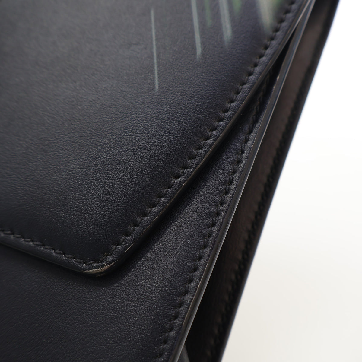 Pre-Owned Prada Shoulder Bag Saffiano City Lights Elektra, corner and edge detail, photo 10 of 23