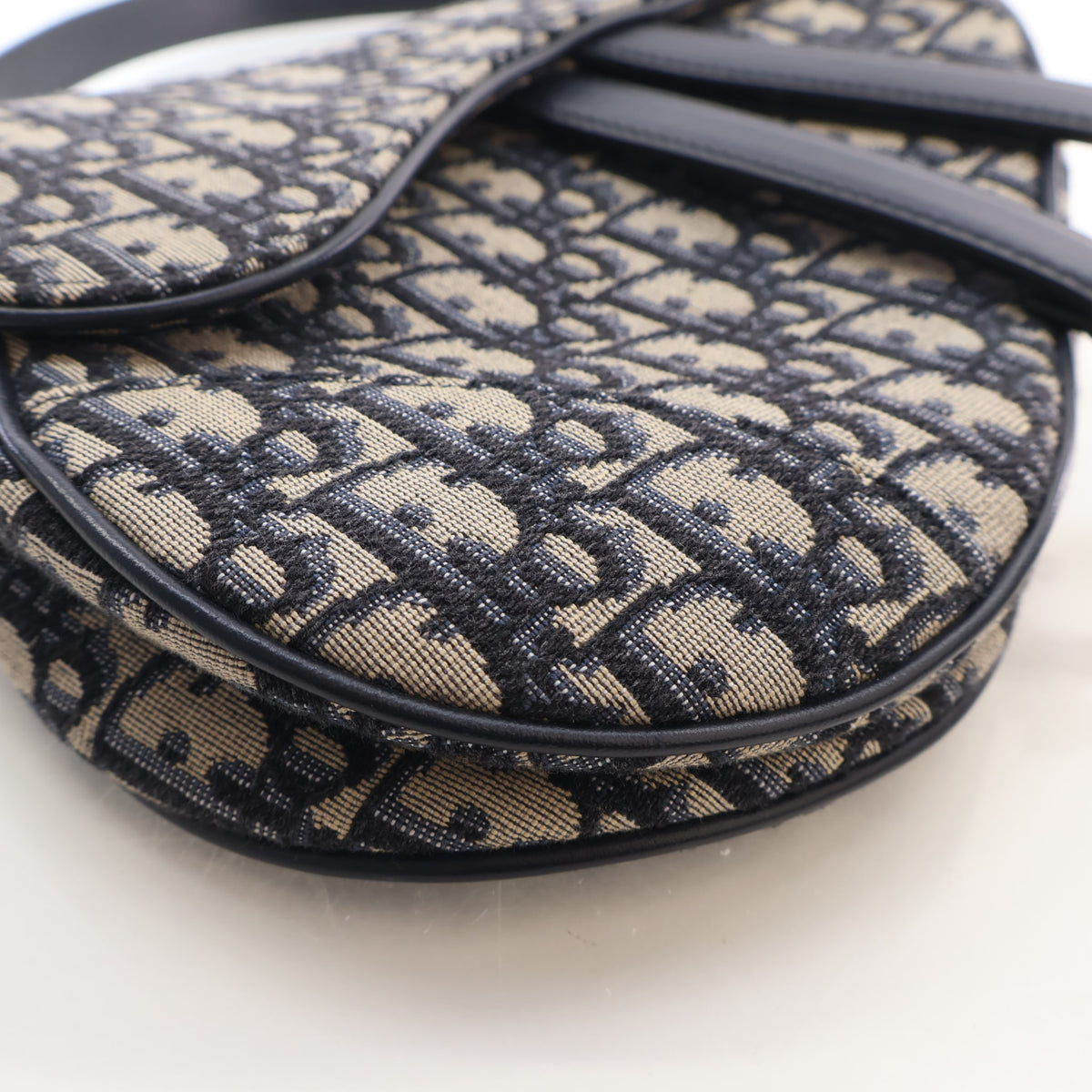 Pre-Owned Christian Dior Saddle Bag Medium Oblique, side profile, photo 6 of 16