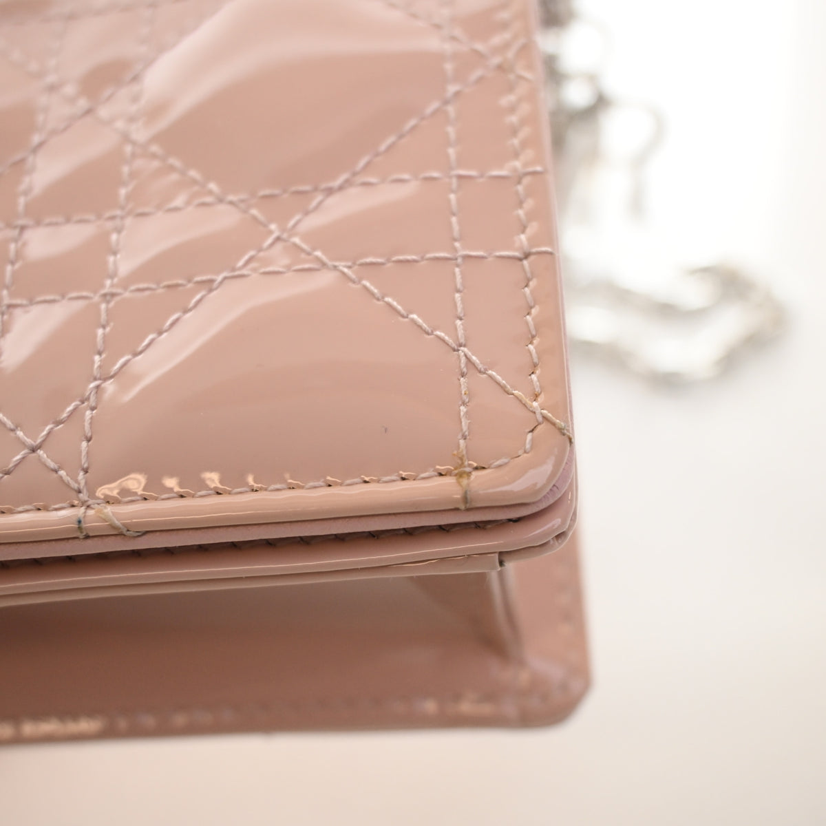 Pre-Owned Christian Dior Lady Dior Patent Leather Pouch, corner detail