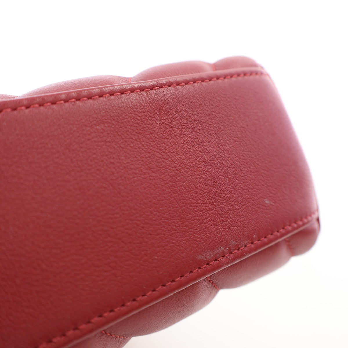 Pre-Owned Chanel Top Handle Calfskin In The City Bag, corner and edge detail, photo 17 of 18