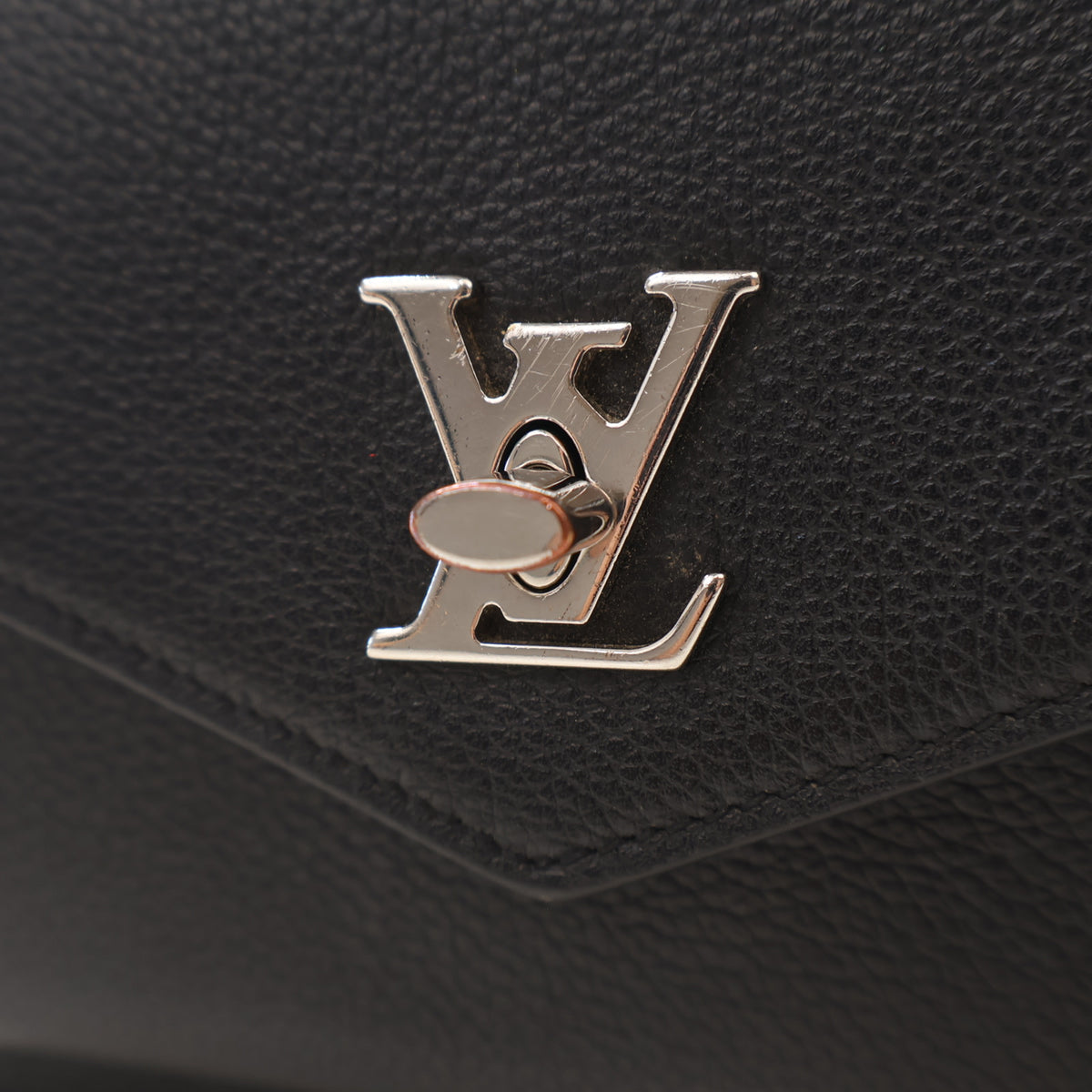 Pre-Owned Louis Vuitton Pochette Calfskin Mylockme Chain, silver embossed logo detail